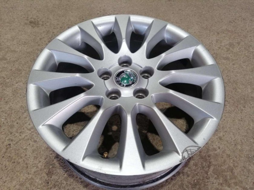 Диск литой Октавия 2008 а4