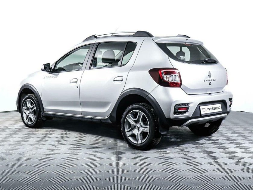 Рено сандеро 2018