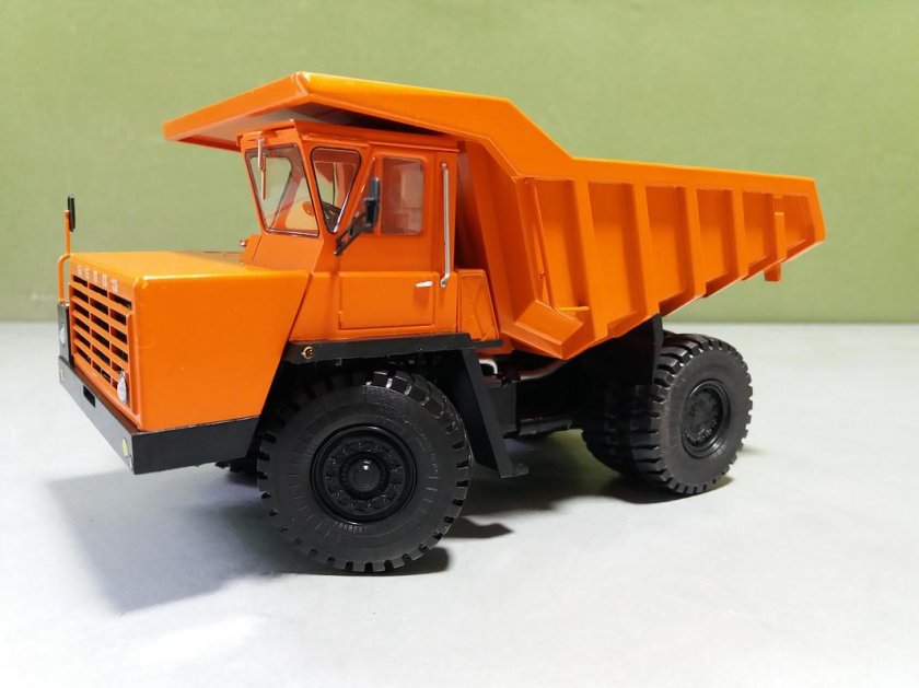 БЕЛАЗ-540 самосвал