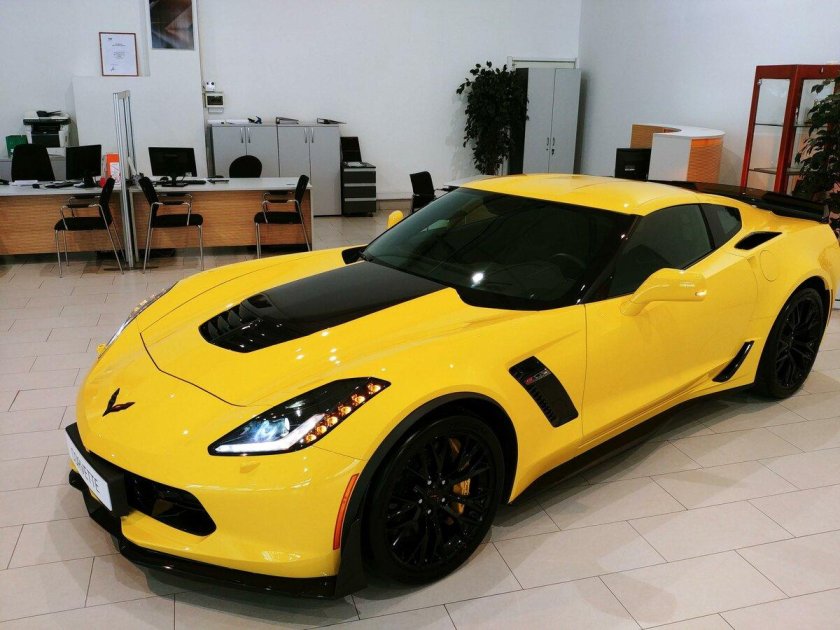 Chevrolet Corvette c7 Yellow