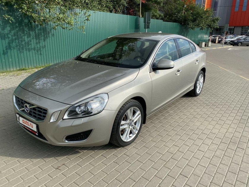 Volvo s60 бежевая