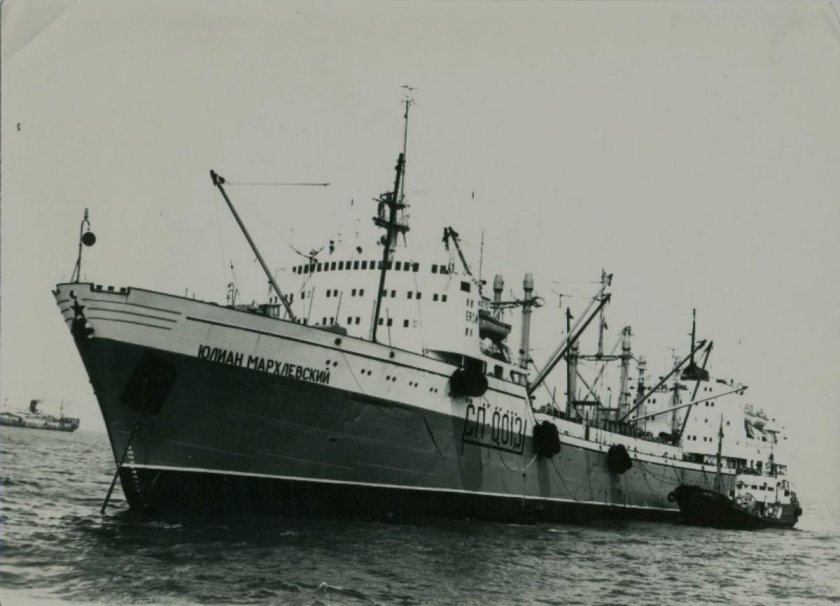 Плавбаза Юлиан Мархлевский