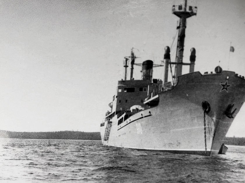 Плавбаза Двина