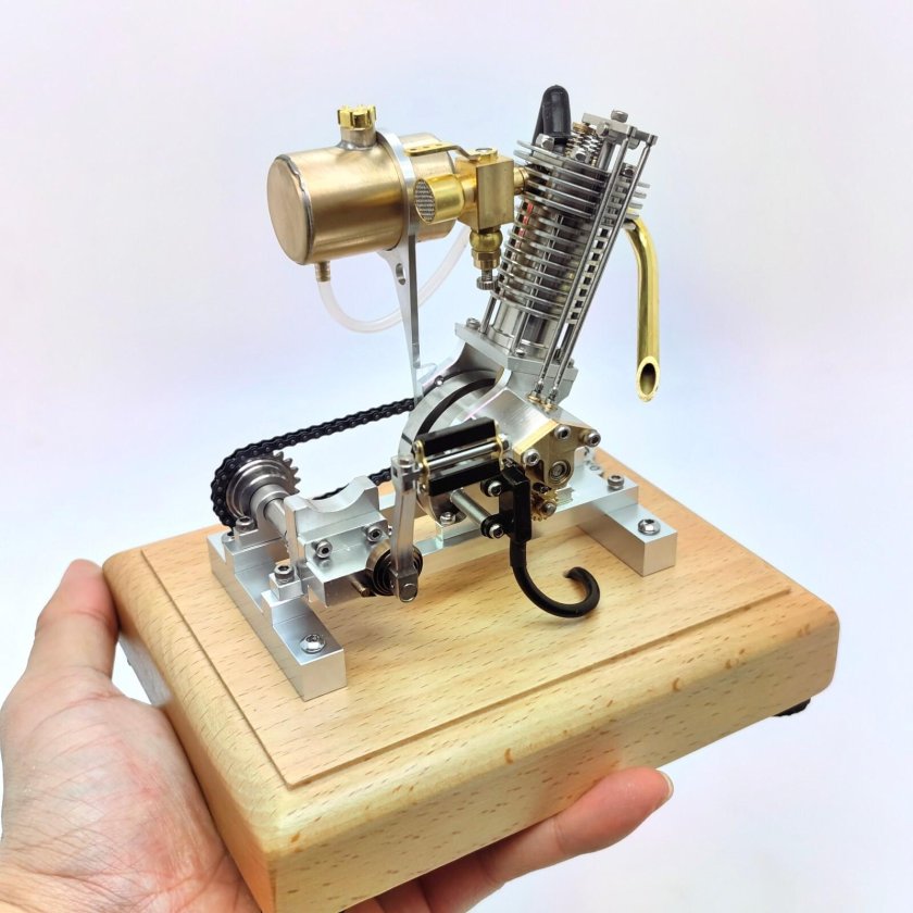 Модель двигателя