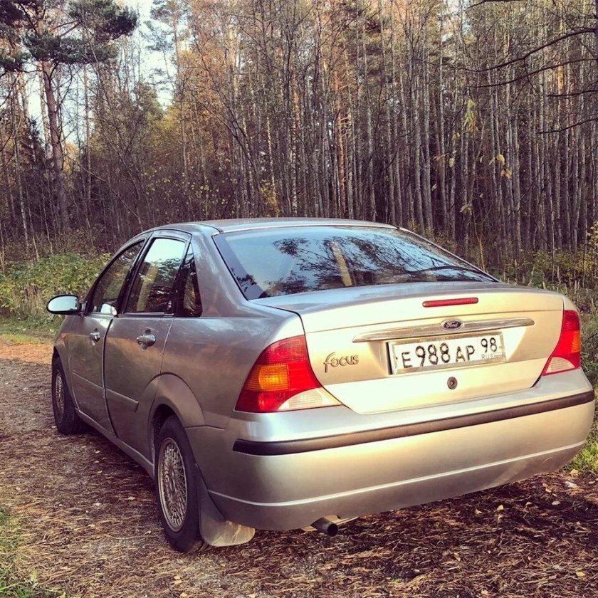 Ford Focus 1 sedan
