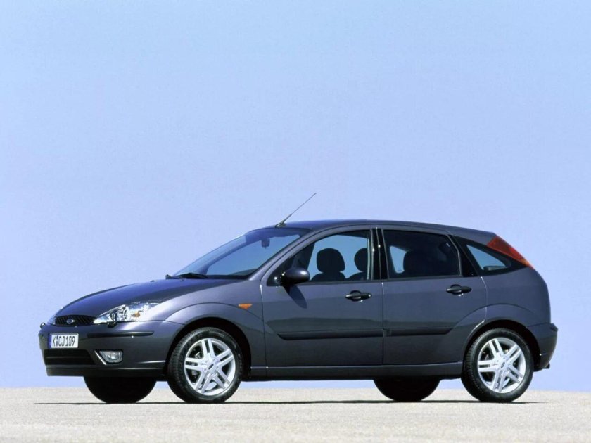 Ford Focus 2001 хэтчбек