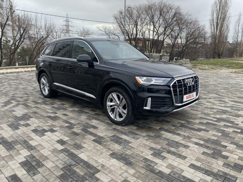 Машина audi q 7