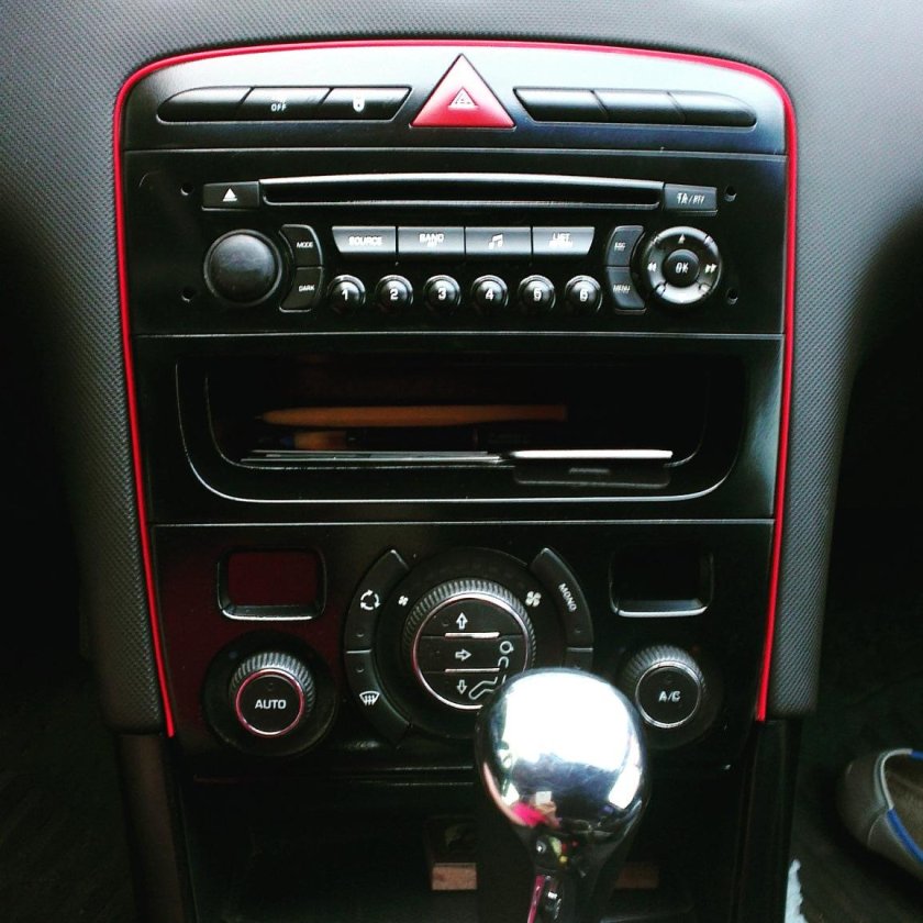 Консоль Пежо 408