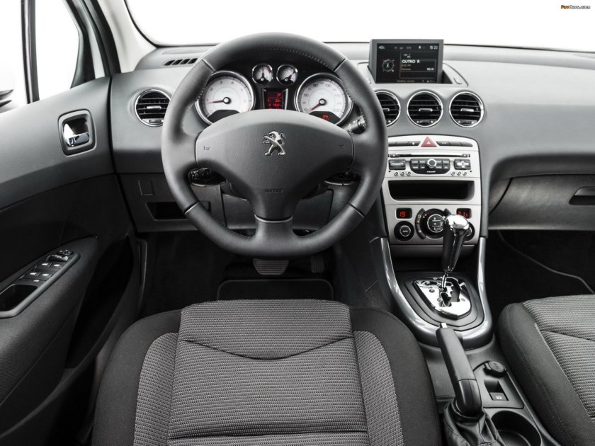 Пежо 308 2012 седан салон