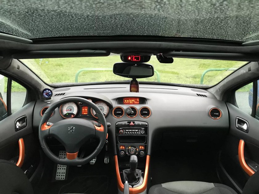 Peugeot 308 2008 салон