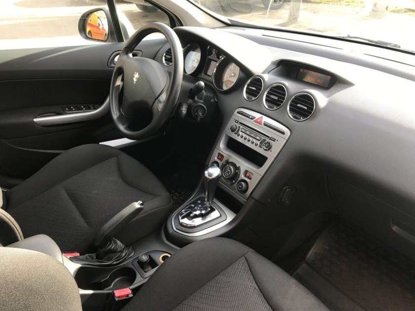 Пежо 308 хэтчбек салон