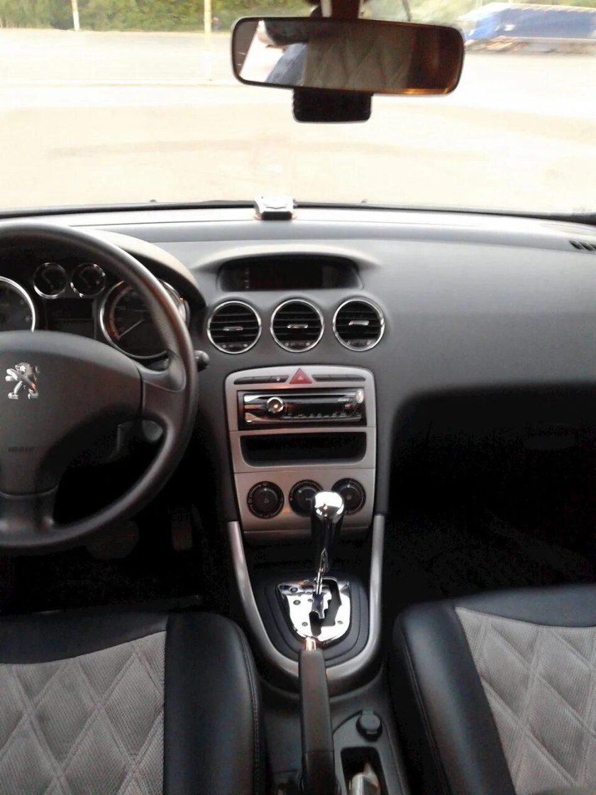 Пежо 308 2011 салон