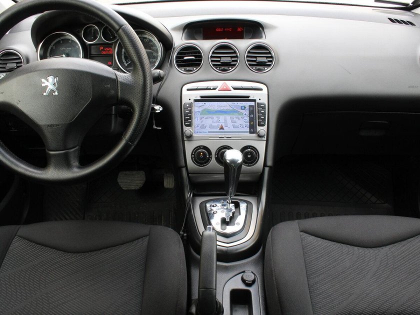 Пежо 308 2010 1.6 автомат