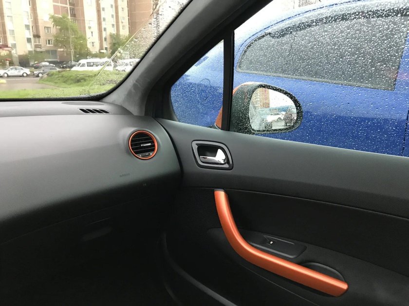 Рояльный лак Пежо 307