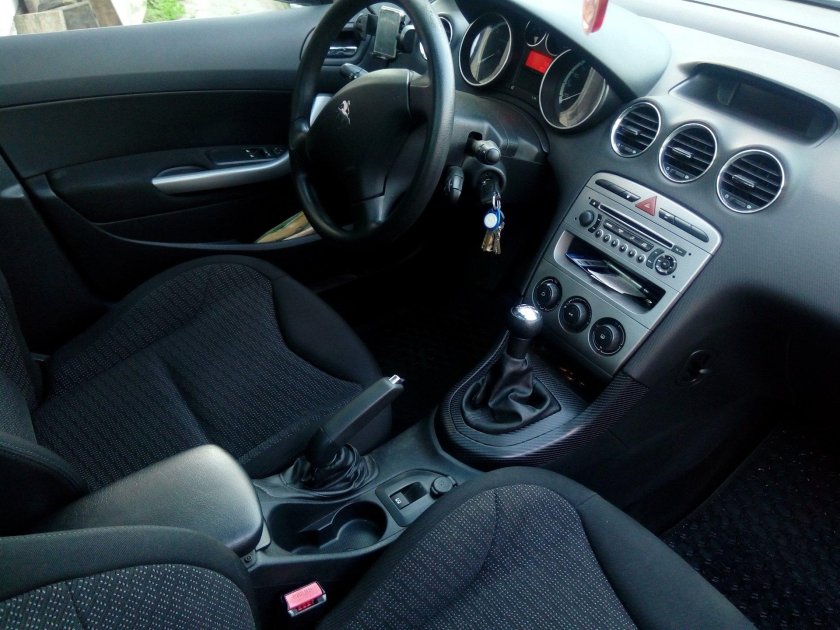 Пежо 308 2010 салон