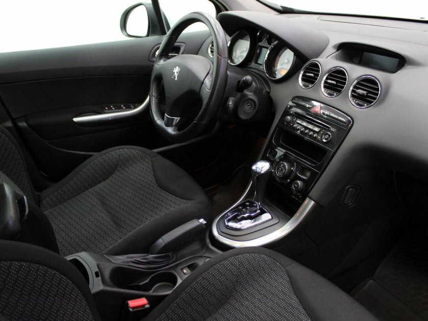 Пежо 308 2011 салон