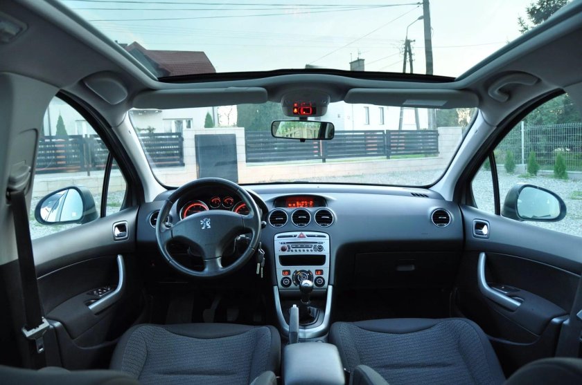 Пежо 308 2011 салон