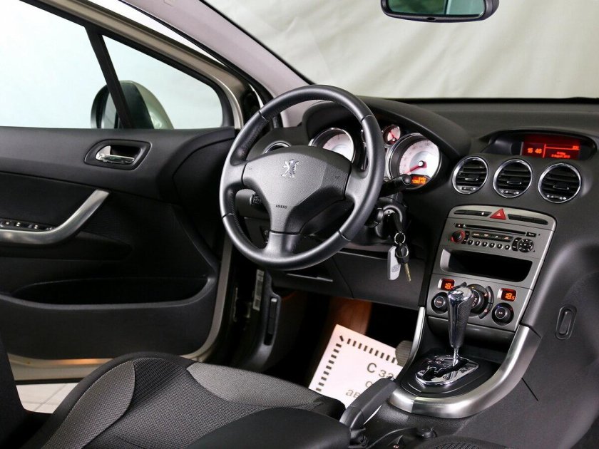 Пежо 308 салон