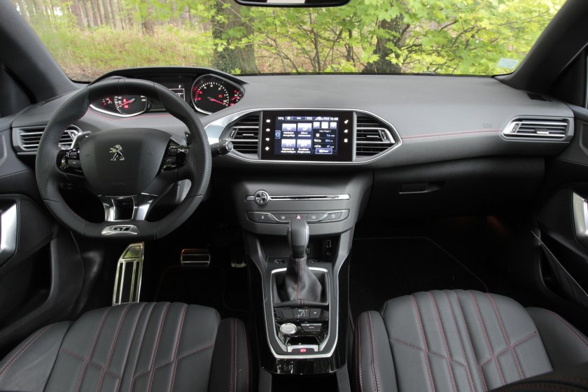 Новый Пежо 308 салон