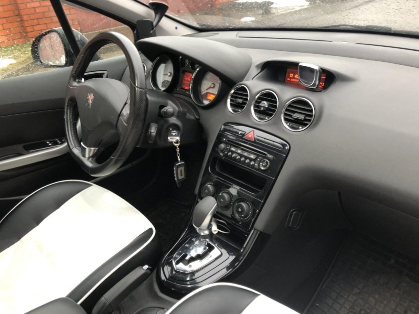 Пежо 308 2008 салон