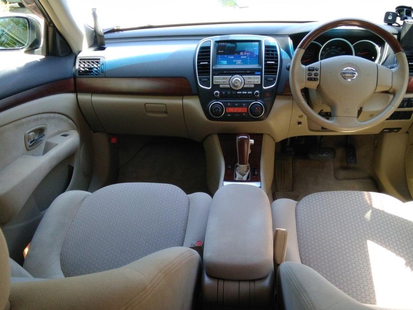 Ниссан Блюберд Силфи 2010