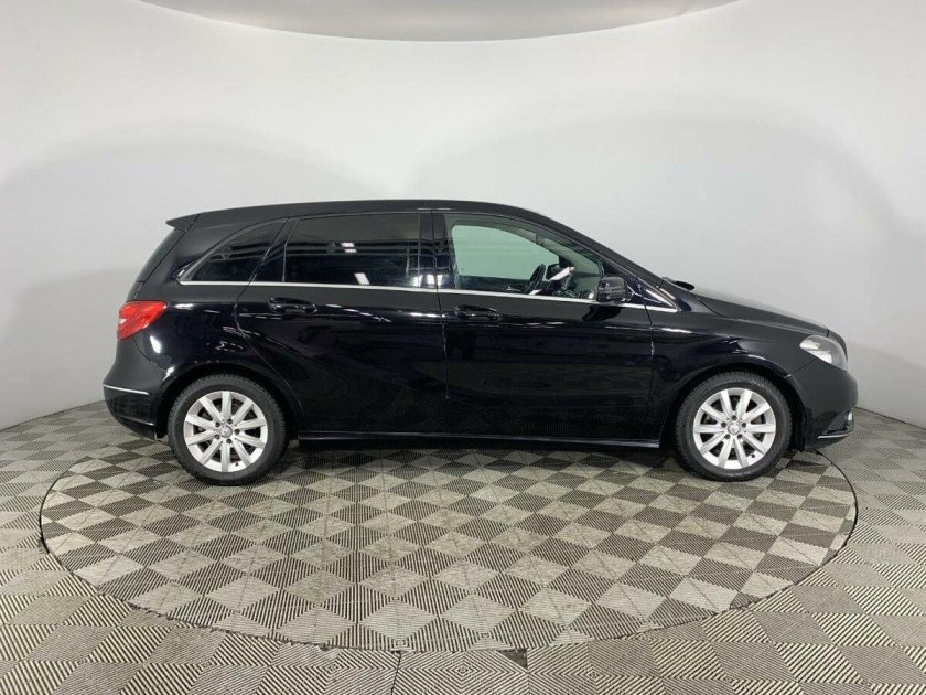 Черный мерседес бенц