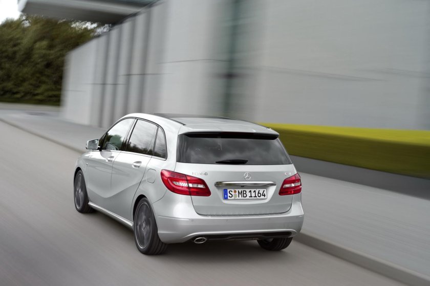 Мерседес b200 хэтчбек 2020