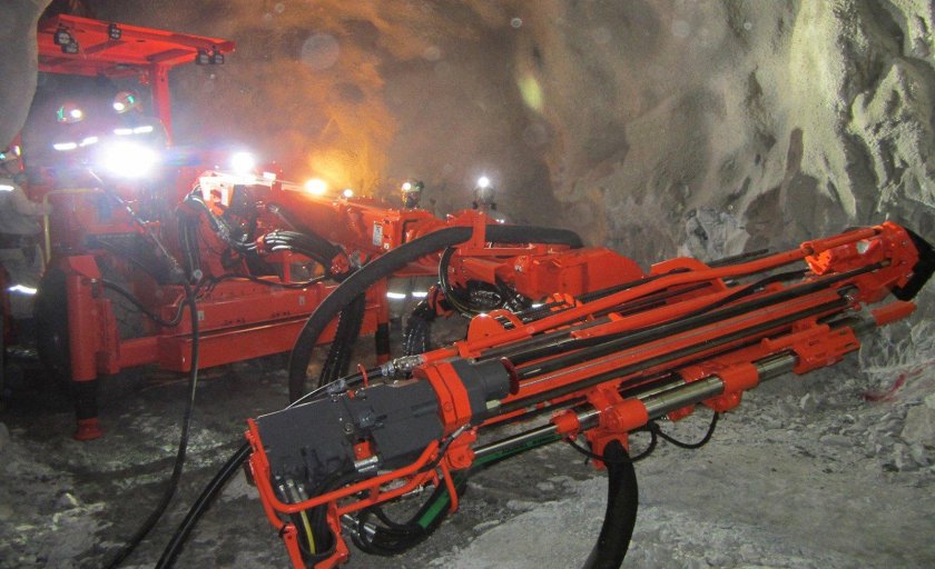 Сандвик буровая машина шахтная