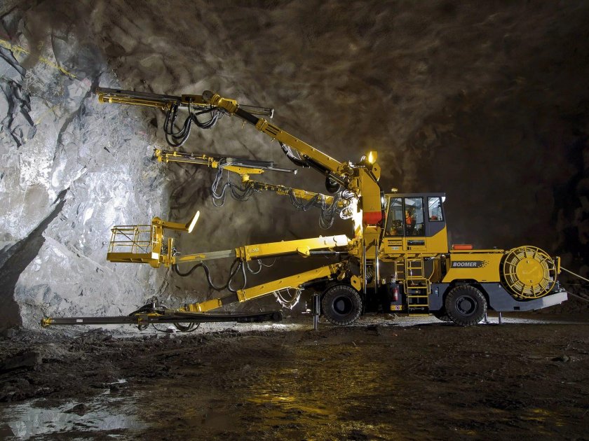 Буровая машина Atlas Copco Boomer