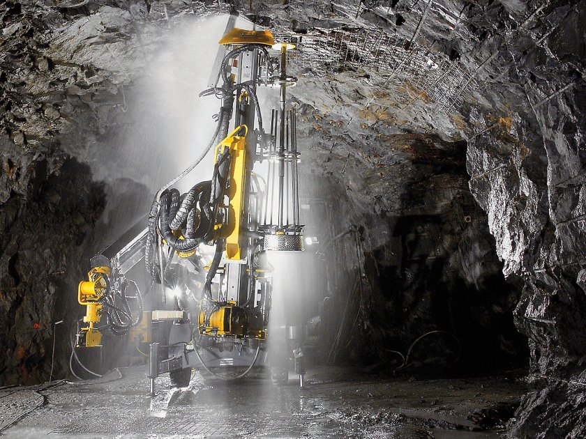 Буровой инструмент для бурения шпуров в шахте