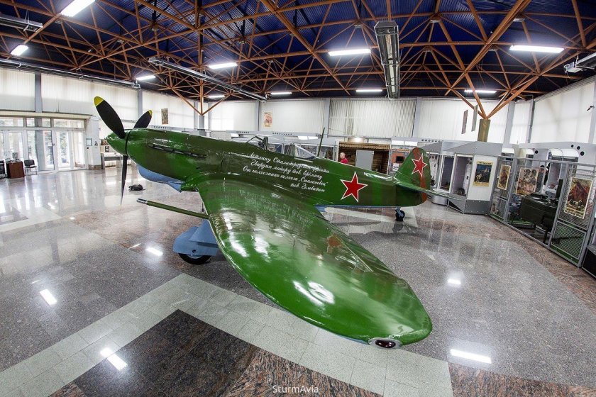 Як-1б истребитель