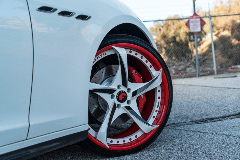 Белые диски на авто