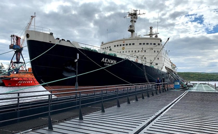 Ледокол Ленин в Сухом доке