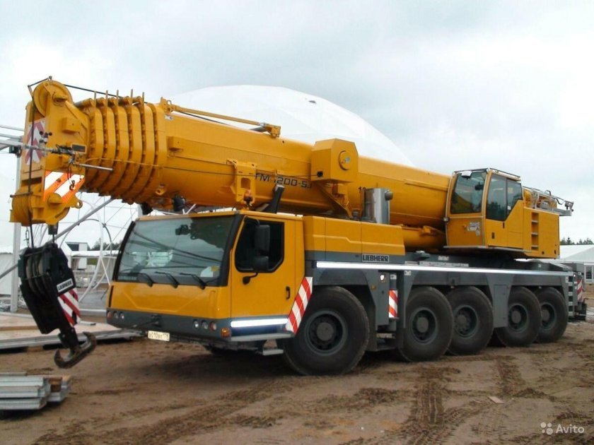 Кран Либхер 200т
