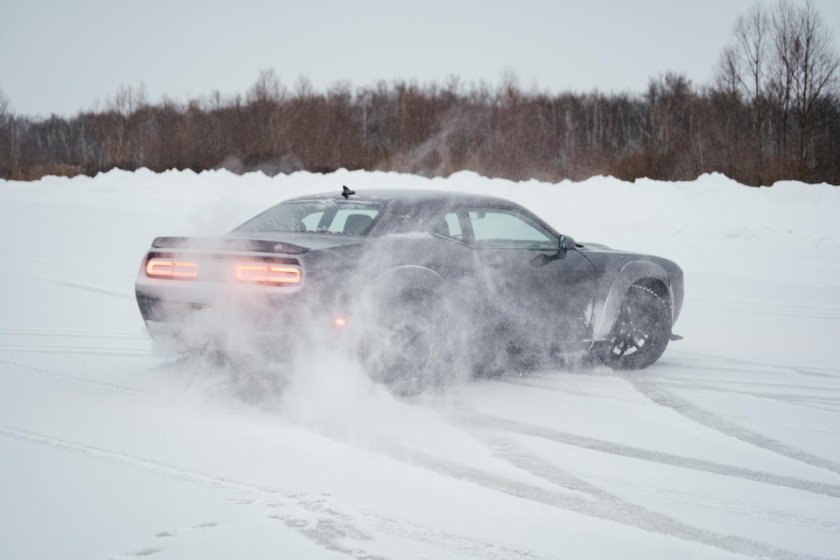 Экстремальное вождение девушка