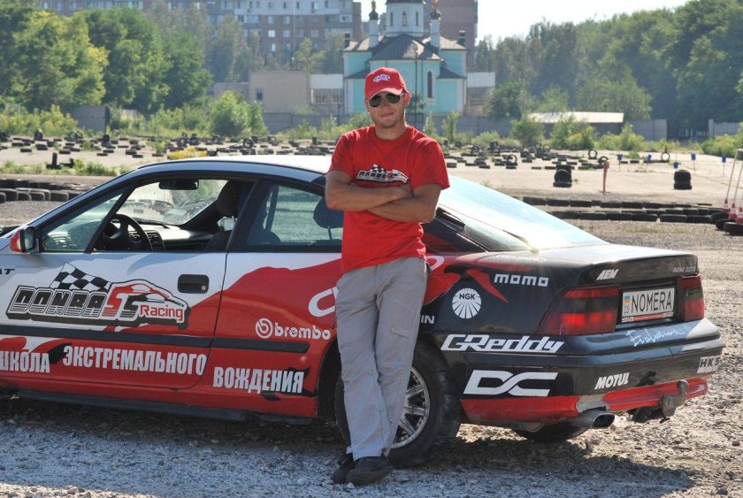 Инструктор экстремального вождения