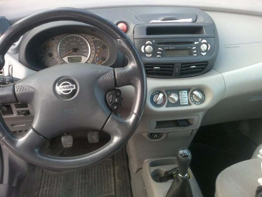 Ниссан Тино 2002