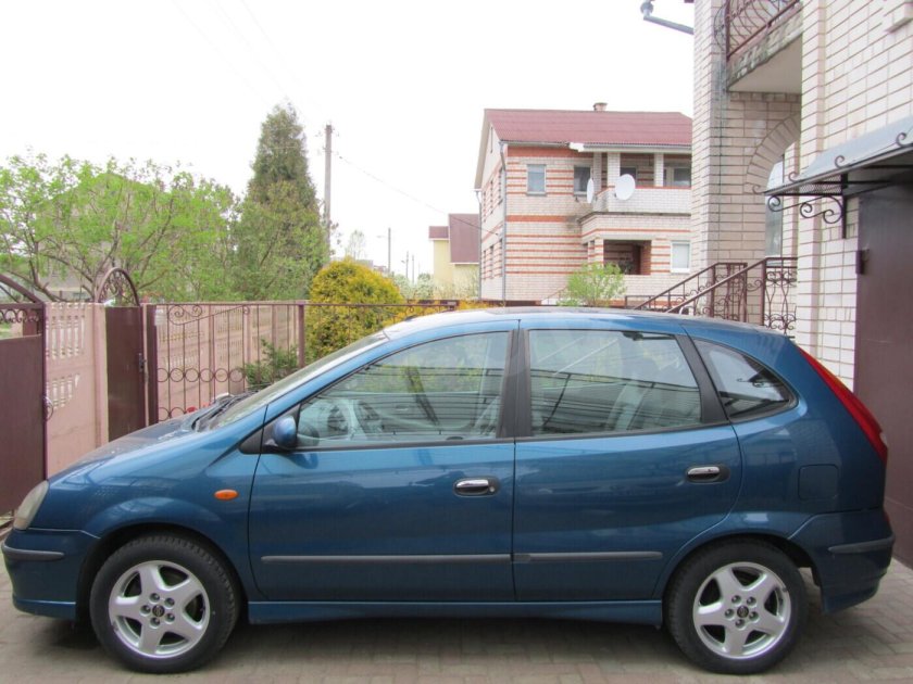 Nissan Almera Tino 2003