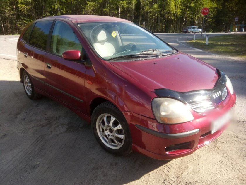 Nissan Almera Tino i