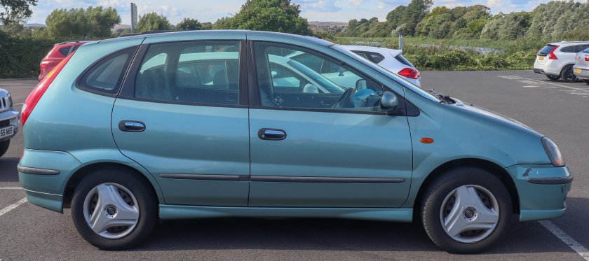 Nissan Almera Tino 2002