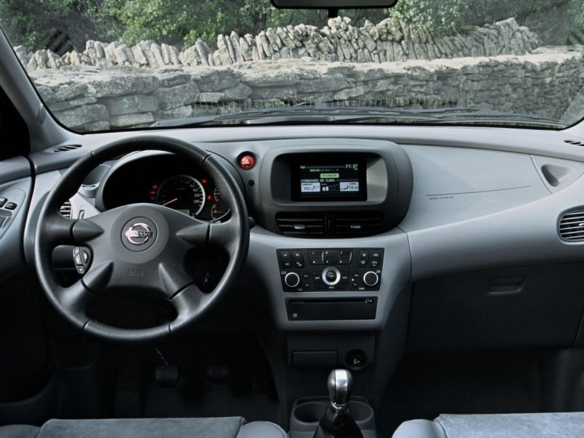 Nissan Almera Tino 2.2