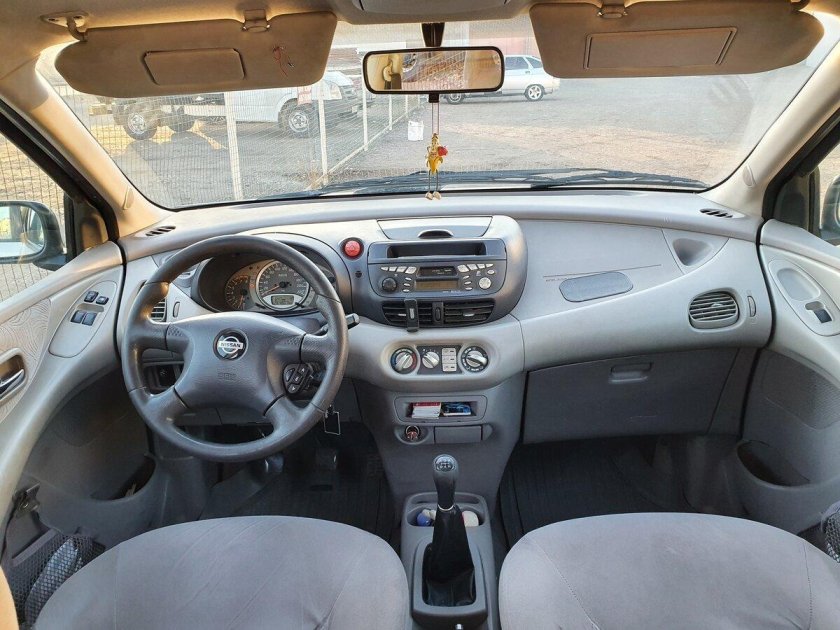 Nissan Tino 2001