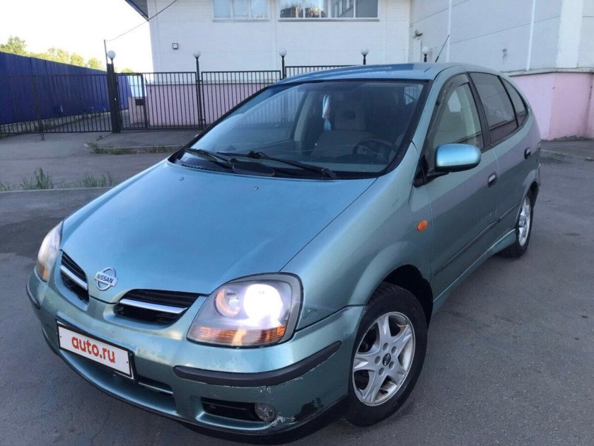 Nissan Almera Tino 2001