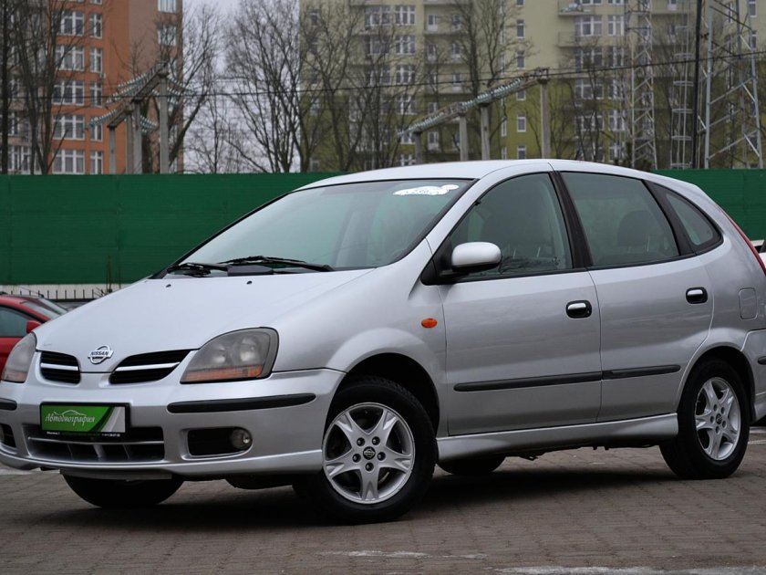 Ниссан Тино 2002