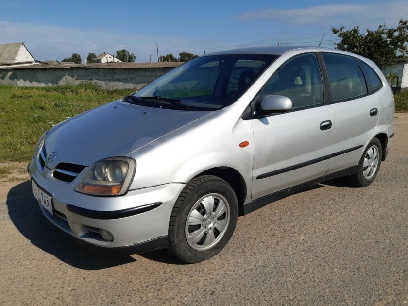 Ниссан Альмера Тино 2001