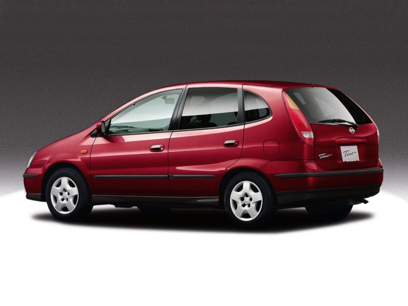 Nissan Tino 2001