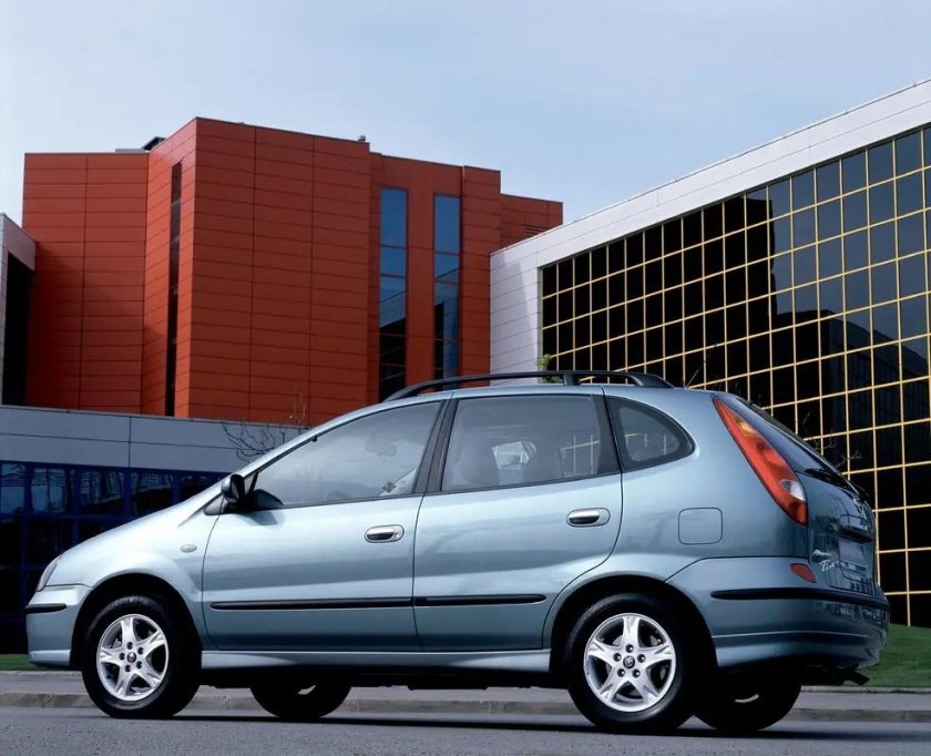 Nissan Almera Tino