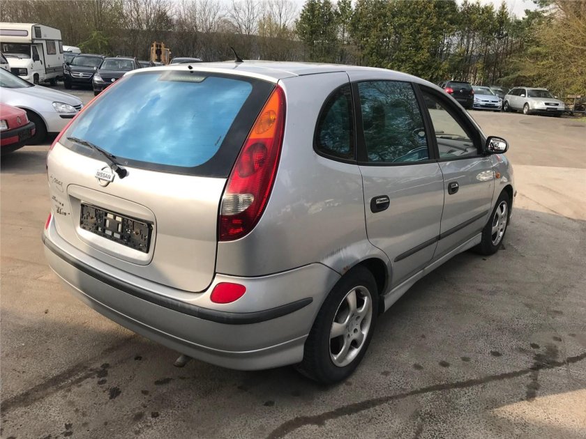 Ниссан Альмера Тино 2001