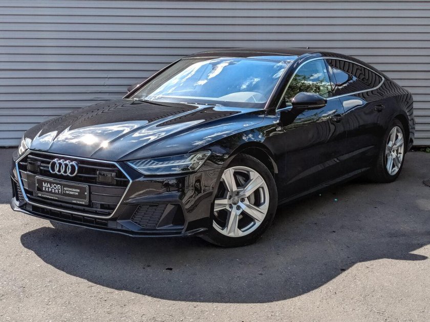 Черная ауди а 7