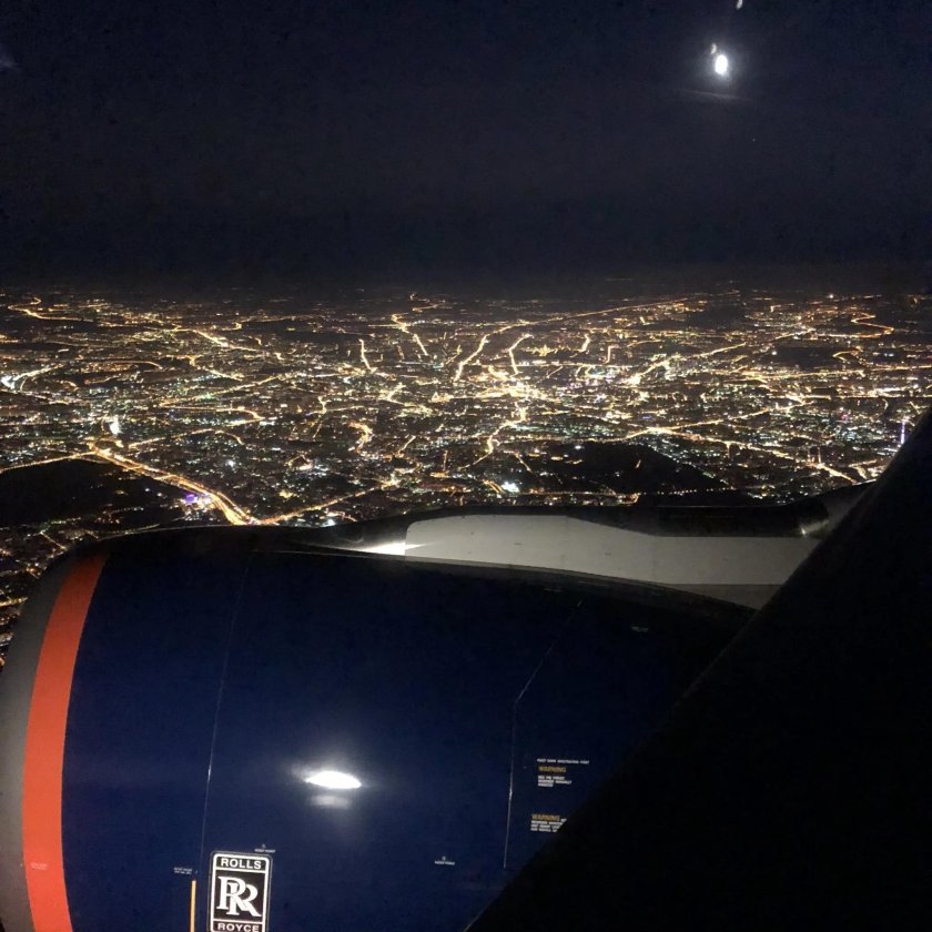 Ночная Москва из иллюминатора самолета